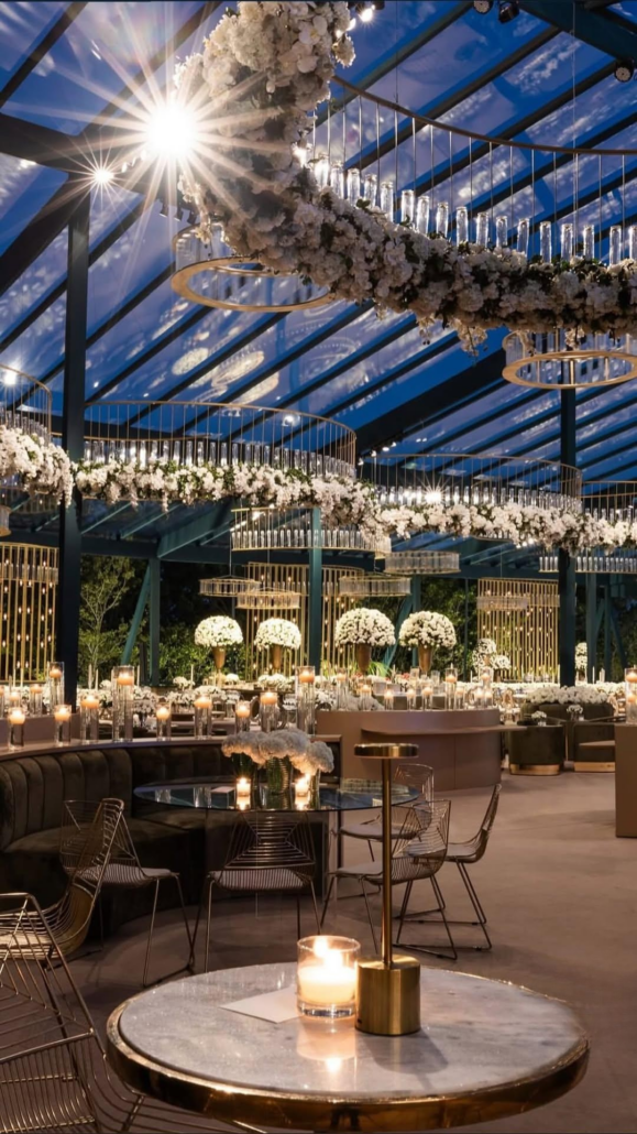 Estrutura de iluminação e decoração do casamento de luxo em Joinville.