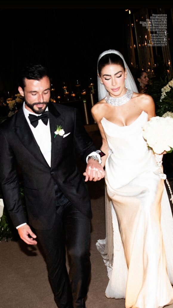 João e Bárbara durante o casamento realizado no Joinville Iate Clube.